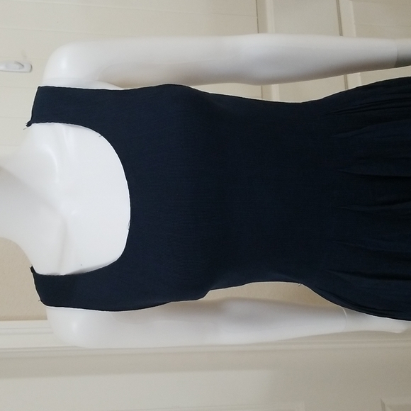 This gorgeous short sleeve dress takes you into summer - Picture 4 of 7